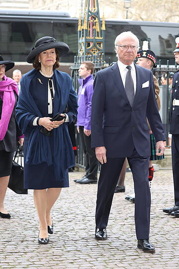 Königin Silvia und König Carl Gustav von Schweden leisten sich ebenfalls einen Photoshop-Fehltritt.