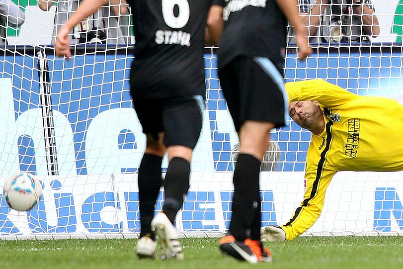 GABOR KIRALY: Der Ungar erlebte einen bitteren Abend: drei Gegentore &ndash; und beim letzten davon sah er gar nicht gut aus. Note 4