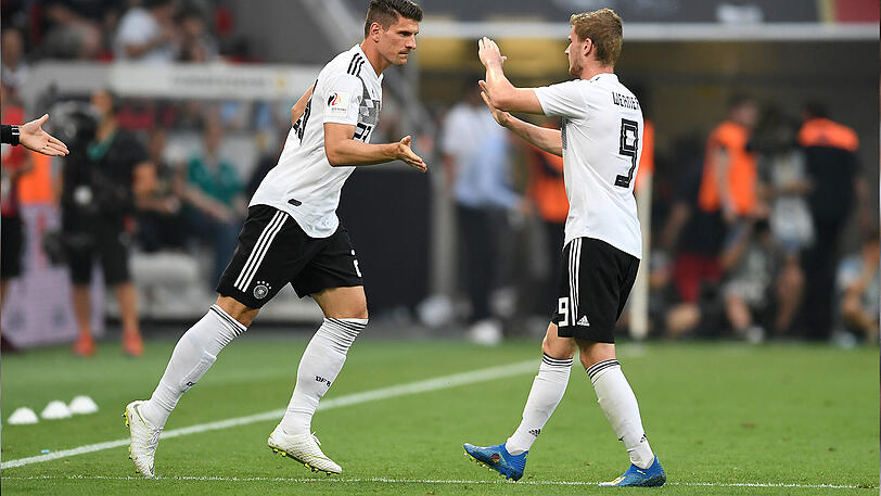 MARIO GOMEZ - NOTE 3.
Ersetzte Werner ab der 62. Minute im Sturmzentrum. Hatte ein paar gute, weil explosive Aktionen und Torvorlage zu bieten.