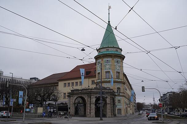 Im Löwenbräukeller ist derzeit kein Betrieb - und demnächst Schulbetrieb? Im Löwenbräukeller ist derzeit kein Betrieb - und demnächst Schulbetrieb?