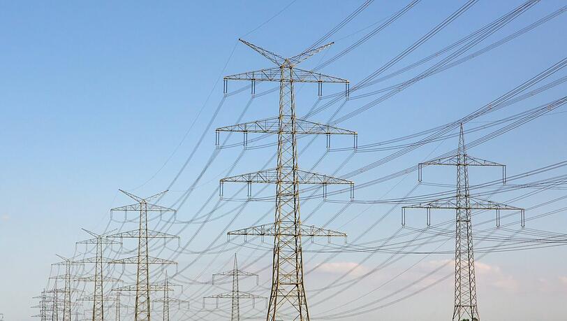 Die Energiewende setzt auf den Ausbau der Erneuerbaren - doch dafür müssten die Stromnetze massiv ausgebaut werden. Die Energiewende setzt auf den Ausbau der Erneuerbaren - doch dafür müssten die Stromnetze massiv ausgebaut werden.