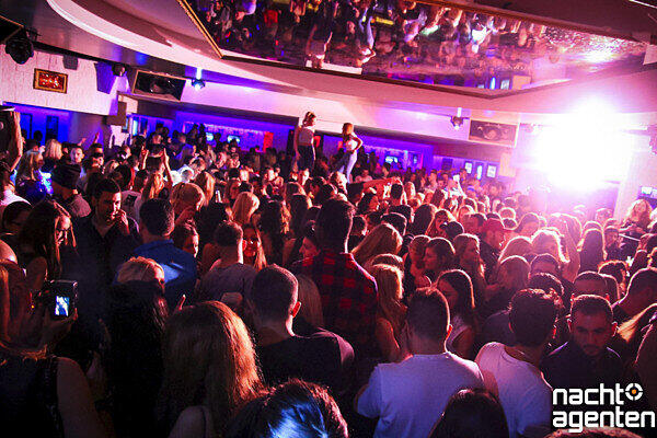 Die besten Party-Bilder vom Samstag. Hier von vom Crown's Club.