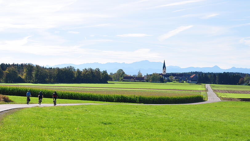Felder bei Hofstetten, hier hat man eine tolle Aussicht. Felder bei Hofstetten, hier hat man eine tolle Aussicht.