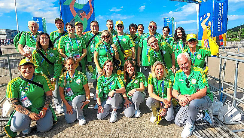 Ein Team: Menschen jeden Alters und jeder Herkunft stellen sich in den freiwilligen Dienst der EM. Foto: Lutz Bäucker Ein Team: Menschen jeden Alters und jeder Herkunft stellen sich in den freiwilligen Dienst der EM. Foto: Lutz Bäucker