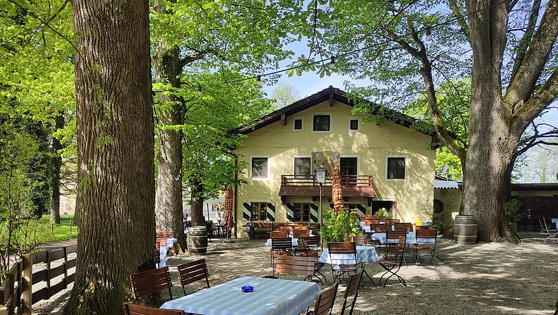 Ausgezeichnetes Bier gibt es in der Schloßbrauerei Maxlrein. Ausgezeichnetes Bier gibt es in der Schloßbrauerei Maxlrein.