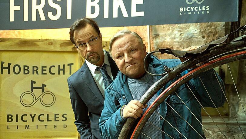 "Tatort: Die Erfindung des Rades": Prof. Karl-Friedrich Boerne (Jan Josef Liefers, l.) und Kommissar Frank Thiel (Axel Prahl, r.). "Tatort: Die Erfindung des Rades": Prof. Karl-Friedrich Boerne (Jan Josef Liefers, l.) und Kommissar Frank Thiel (Axel Prahl, r.).