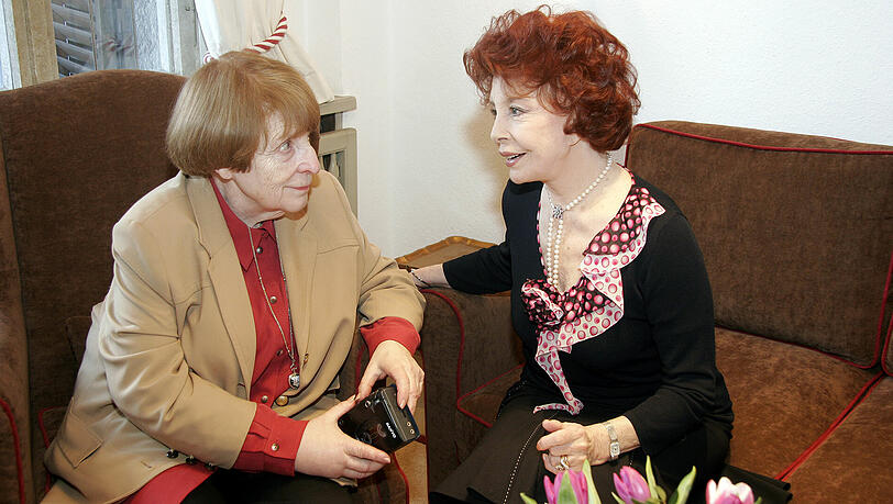 Lotte Holetz (l.) mit Sonja Ziemann in Bad Wiessee. Lotte Holetz (l.) mit Sonja Ziemann in Bad Wiessee.