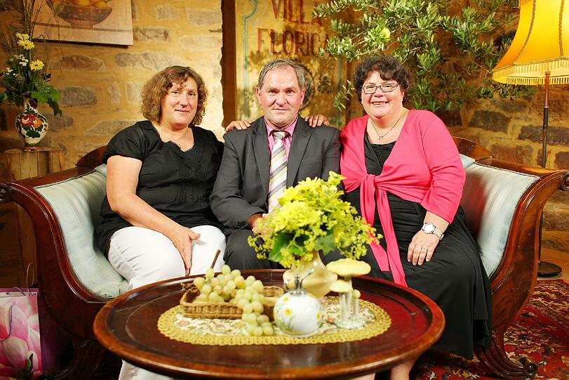 Landwirt Albert und seine potenziellen Herzdamen Anneliese und Sabine