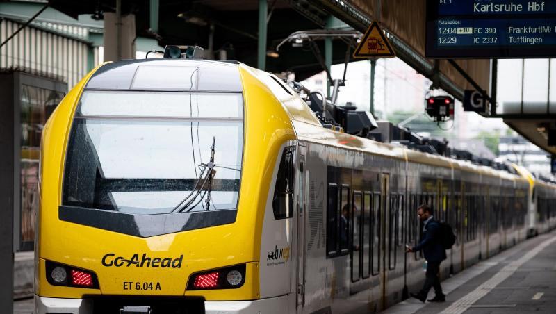 Ein Zug des Bahnunternehmens Go-Ahead am Stuttgarter Hauptbahnhof. Foto: Fabian Sommer/dpa/Archivbild