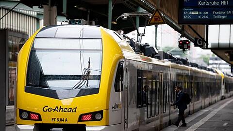 Ein Zug des Bahnunternehmens Go-Ahead am Stuttgarter Hauptbahnhof. Foto: Fabian Sommer/dpa/Archivbild