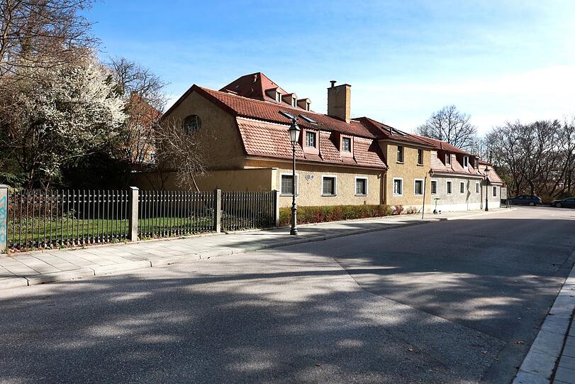 In der Gohrenstraße in Altschwabing stehen gedrungene alte Häuschen.