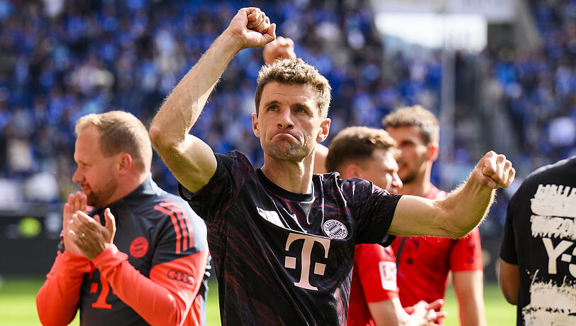 Der Bayern-Liebling sagt Servus: Thomas Müller nach dem Sieg gegen Hoffenheim. Seine Frau Lisa sitzt lieber bei Cathy - als auf der Tribüne. Der Bayern-Liebling sagt Servus: Thomas Müller nach dem Sieg gegen Hoffenheim. Seine Frau Lisa sitzt lieber bei Cathy - als auf der Tribüne.