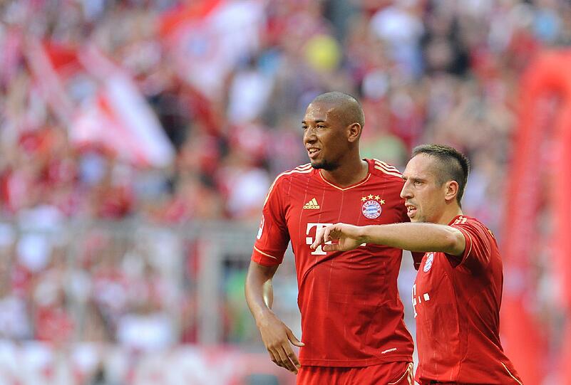 JÉRÔME BOATENG(l.): Kümmerte sich mit Badstuber und Liuz Gustavo liebevoll um Freiburgs eigentlich gefährliche Sturmspitze Cissé, die in diesem Spiel so stumpf blieb wie ein hundert Jahre altes, nie geschliffenes Messer.. Note: 2