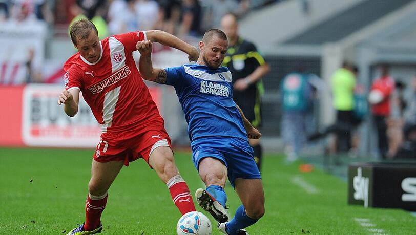 Düsseldorfs Überflieger Maxi Beister (l., hier im Spiel gegen den Karlsruher SC) Düsseldorfs Überflieger Maxi Beister (l., hier im Spiel gegen den Karlsruher SC)