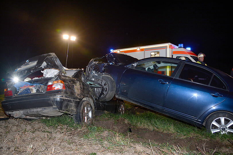 Horror-Crash bei Landshut. Die Bilder vom Rettungseinsatz.