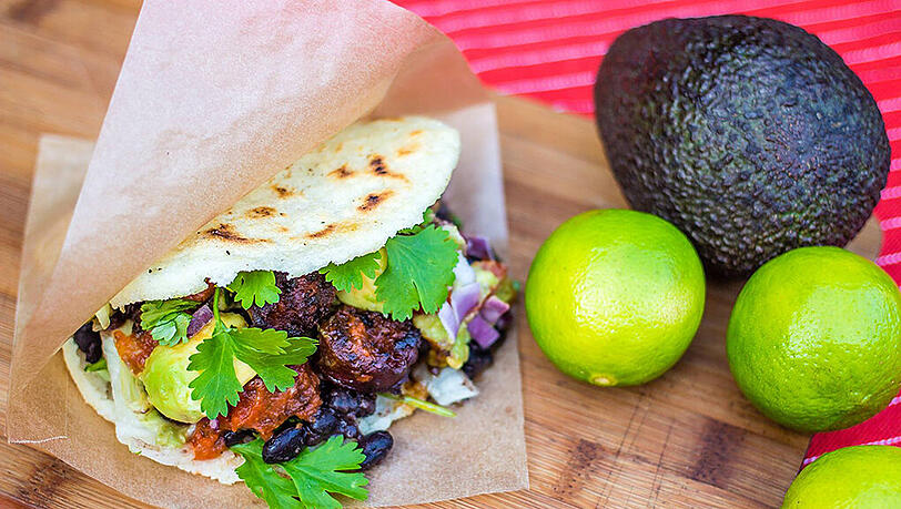 Der Streetfood-Markt „Hall of Taste“ findet ab jetzt wieder jeden Freitag im Juni im Mixed Munich Arts am Königsplatz statt. Der Streetfood-Markt „Hall of Taste“ findet ab jetzt wieder jeden Freitag im Juni im Mixed Munich Arts am Königsplatz statt.