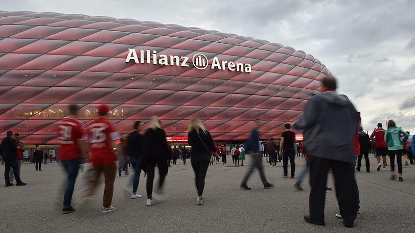 Rund um die Allianz Arena herrscht immer noch Parkchaos.