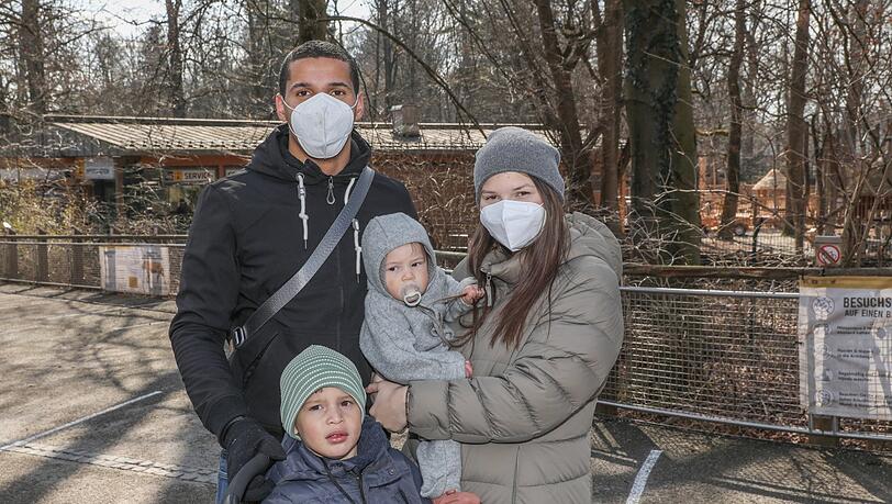 Marvin Schultz mit seiner Frau Anna, die Conor auf dem Arm hält. Sohn Bennett hat im Tierpark seinen Geburtstag gefeiert. Marvin Schultz mit seiner Frau Anna, die Conor auf dem Arm hält. Sohn Bennett hat im Tierpark seinen Geburtstag gefeiert.