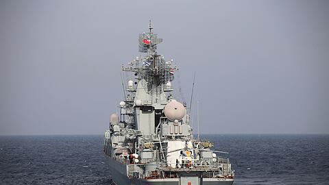 Der angeschlagene russische Raketenkreuzer "Moskwa" ist nach russischen Angaben gesunken.