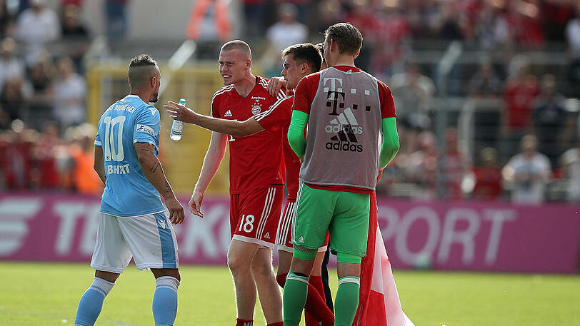 Timo Gebhart ist nach dem Derby gegen den FC Bayern II kaum noch zu beruhigen.