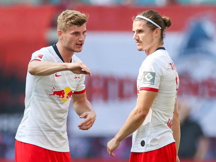 Timo Werner (l) erzielte das wichtige 1:0. Zuvor verlängerte der Stürmer seinen Vertrag.