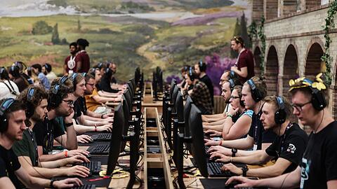 Bei der Gamescom 2025 testeten zahlreiche Messebesucher das neue Strategiespiel "Anno 117", eine R&ouml;misches-Reich-Version des in Deutschland entwickelten Klassikers "Anno 1800". (Archivbild)