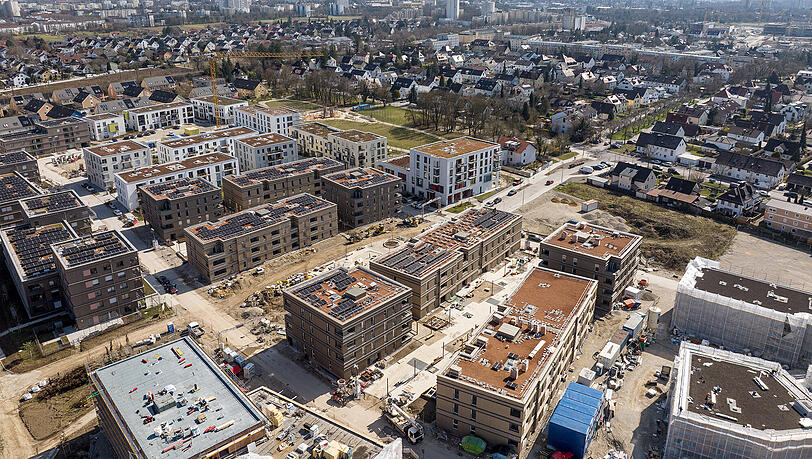 Blick &uuml;ber das Neubauprojekt an der Hochmuttinger Stra&szlig;e.