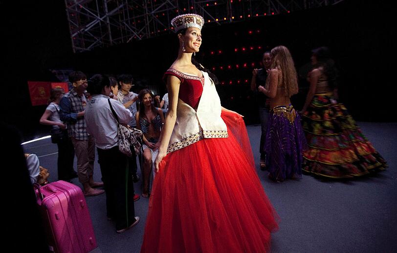 Miss Lettland, Anastasija Skibunova, auf der Bühne.