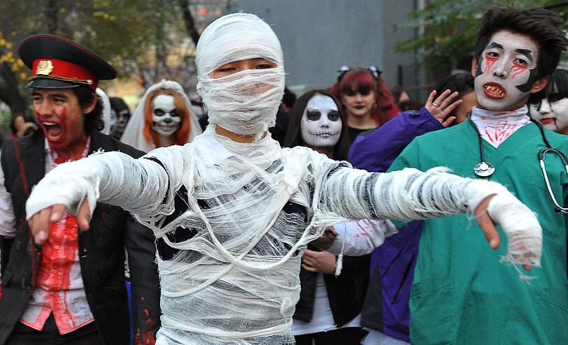 Weltweit feierten die Menschen Halloween. Wir zeigen die Gruseligsten Bilder!