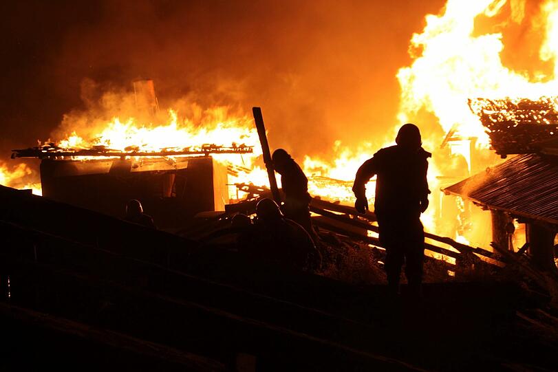 Ein gewaltiges Feuer vernichtet Teile der historischen Stadt Dukezong. Foto: Li Shanming