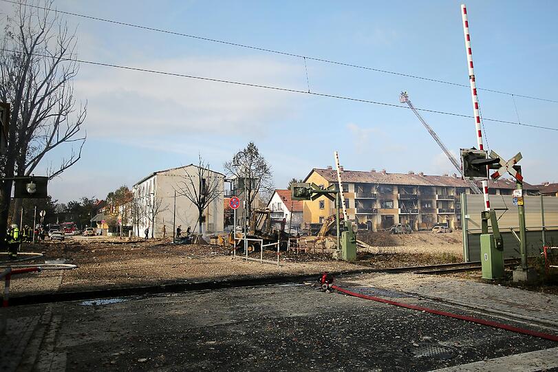 Bei der heftigen Explosion ist mindestens ein Mensch ums Leben gekommen, zehn weitere wurden verletzt.