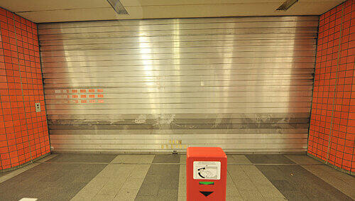 Die Eingänge zu den U-Bahn-Stationen könnten bald dicht sein. Die Eingänge zu den U-Bahn-Stationen könnten bald dicht sein.