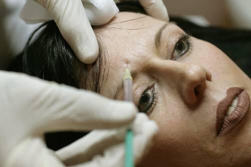 Erst ein Piks, dann ein Piccolo: Im Nobel-Lokal &bdquo;Lenbach&ldquo; sollten Gäste mit dem Nervengift Botulinumtoxin behandelt werden.