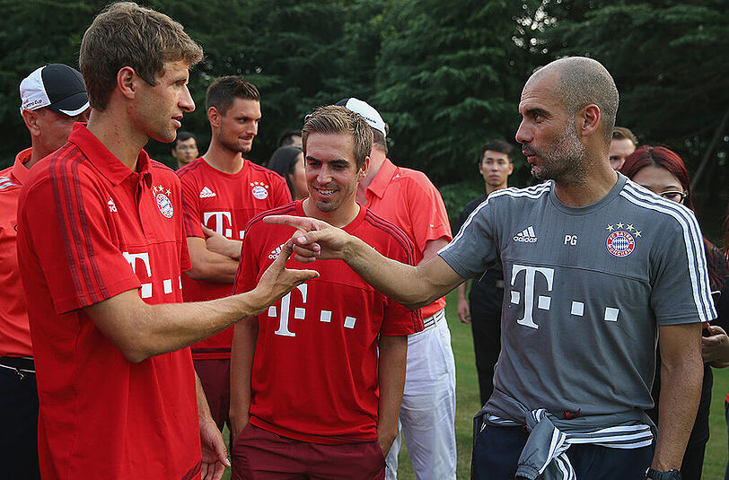 Am vierten Tag der China-Reise steht für die Stars des FC Bayern aktive Entspannung auf dem Programm. Sie geben bei einem Marketing-Termin Vollgas - und golfen. Die Bilder vom Grün.