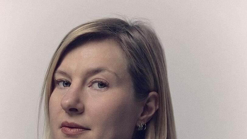Anna Drexler wurde 1990 in Filderstadt geboren und studierte an der Otto-Falckenberg-Schule. 2013 bis 2017 war sie im Ensemble der Münchner Kammerspiele. 2014 erhielt sie den AZ-Stern des Jahres. Seit 2024 ist sie am Residenztheater - wie auch Steven Scharf. Anna Drexler wurde 1990 in Filderstadt geboren und studierte an der Otto-Falckenberg-Schule. 2013 bis 2017 war sie im Ensemble der Münchner Kammerspiele. 2014 erhielt sie den AZ-Stern des Jahres. Seit 2024 ist sie am Residenztheater - wie auch Steven Scharf.