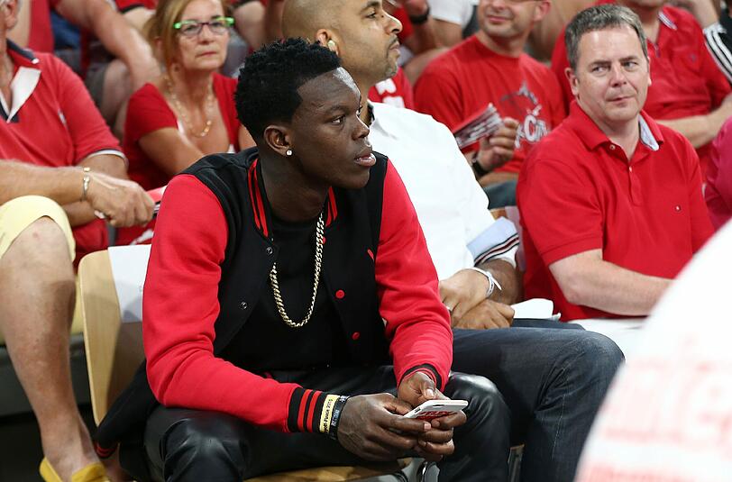 Bei Spiel zwei und drei saß Dennis Schröder noch in der Halle. Beim vierten Finalspiel im Audi Dome musste der NBA-Star draußen bleiben.
