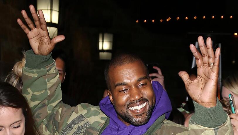 So nett lächelt Kanye West eher selten