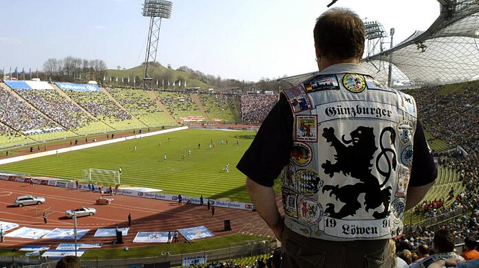 Am Dienstag kehren die Fans des TSV 1860 erstmals nach langer Zeit wieder ins Olympiastadion zurück. (Archivbild)
