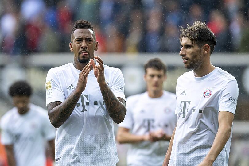 Für sie könnte es eng werden: Jérôme Boateng und Javi Martínez.