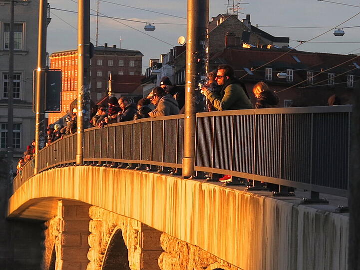 AZ-Leser Ðorðe Matkoviæ hat Schönes und Kurioses an der reichenbachbrücke fotografisch festgehalten.
