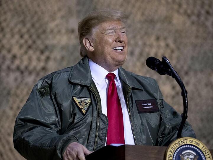 Donald Trump spricht zu Soldaten auf der Al Asad Air Base zu Soldaten.