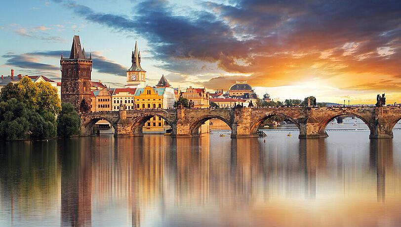 Das Auswärtige Amt verhängte eine Reisewarnung für Prag. Das Auswärtige Amt verhängte eine Reisewarnung für Prag.