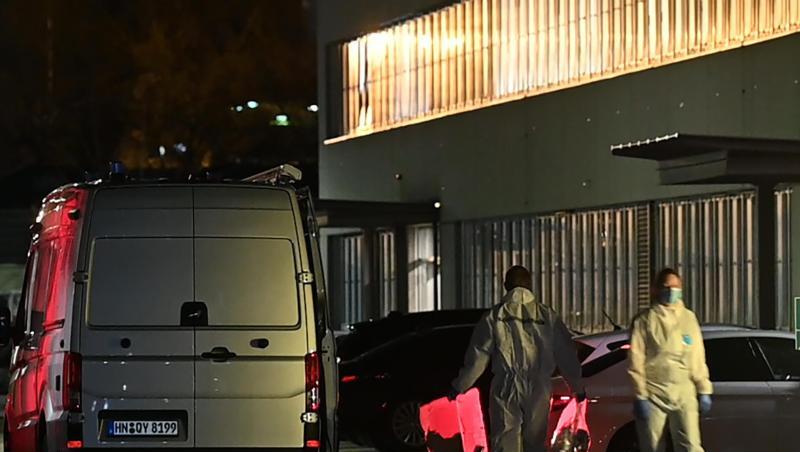 Kriminaltechniker sind nach der Explosion im Einsatz.