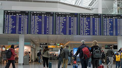 Zum Flughafen M&uuml;nchen fahren bislang nur S-Bahn und Regionalzug. Das gef&auml;llt vielen nicht.