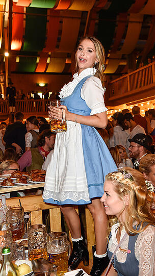 Sophie Hermann (Stieftochter von Uschi Glas).