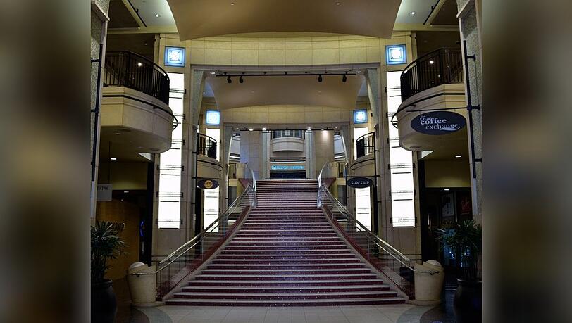 Der derzeit noch verwaiste Eingangsbereich des Dolby Theatres. Der derzeit noch verwaiste Eingangsbereich des Dolby Theatres.