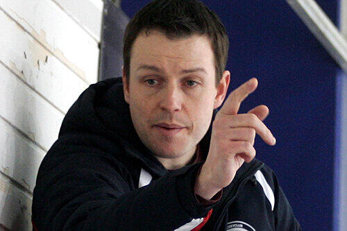 Peilt mit seinen EHC-Eismännern die Oberliga an: Trainer Jukka Ollila.