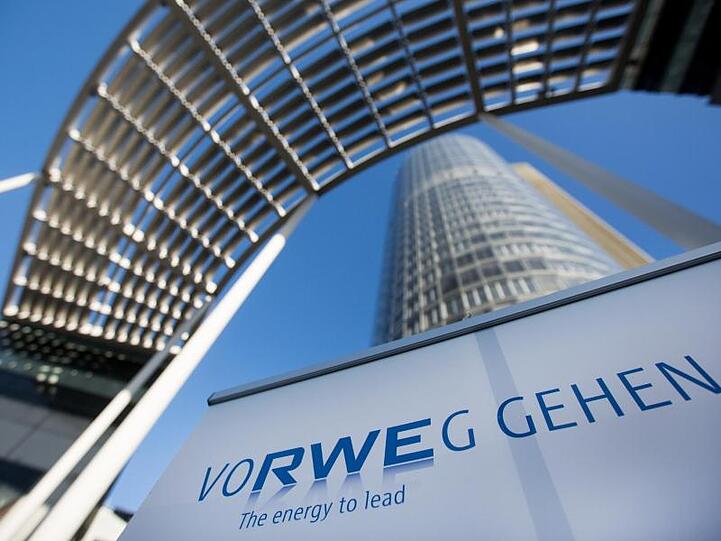 Zentrale des Energiekonzerns RWE: Den Umbau zu einem führenden Ökostromerzeuger kann RWE mit steigenden Gewinnen vorantreiben.