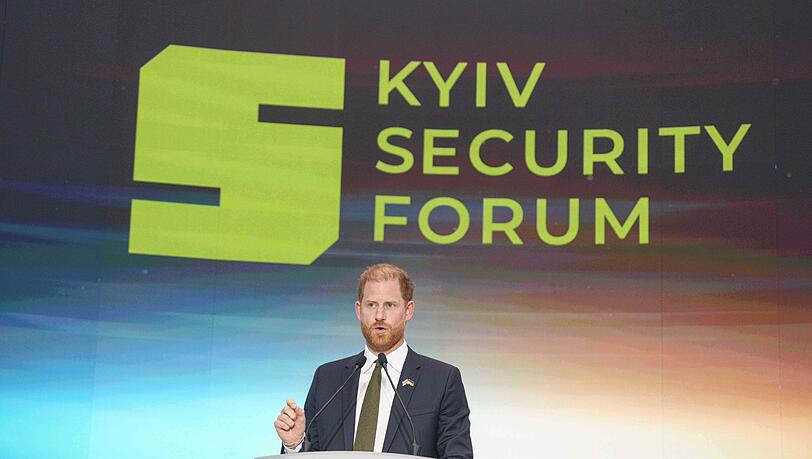 Der britische Prinz Harry reist nicht im Auftrag des K&ouml;nigshauses, sondern auf eigene Faust.