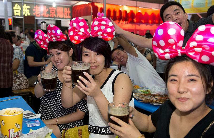 So sieht es aus, wenn China Oktoberfest feiert. Bilder von der Wiesn-Kopie in Qingdao.